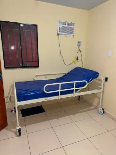 Cama hospitalar pouco usada marca Dellamed,