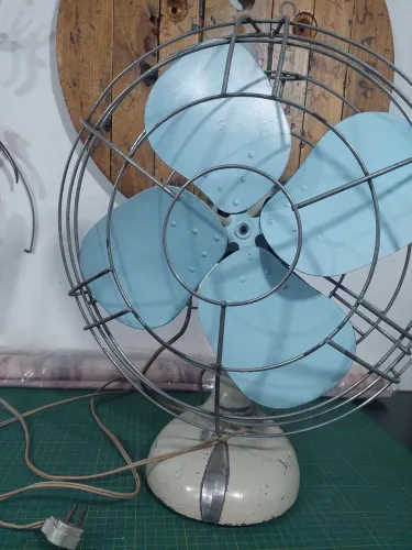 Ventilador vintage giratória