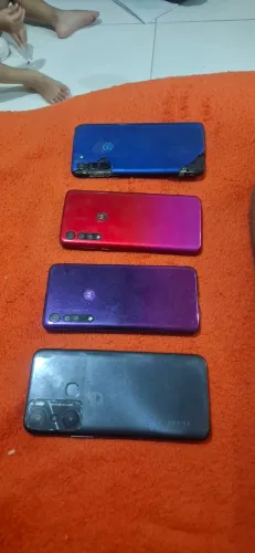 4 Celulares para retirada de peças