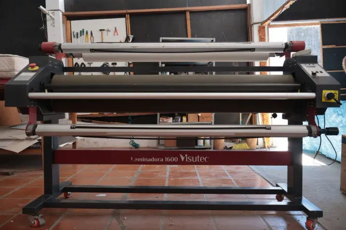 Máquina laminadora VISUTEC