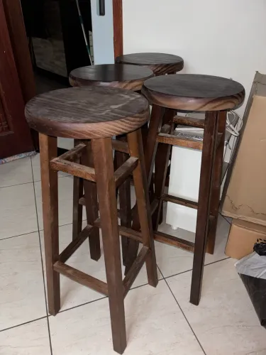 4 Banquetas Altas de Madeira Rústica - Conjunto com 4