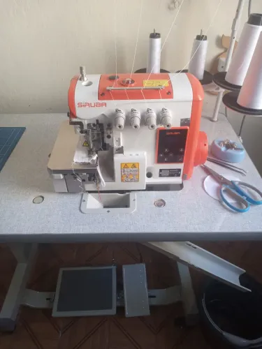Máquina Siruba Overlock Ponto Cadeia