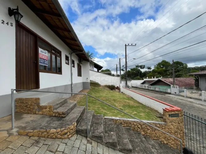 Casa 3 dormitórios (sendo 1 suíte) disponível para locação no Bairro Salto do Norte, Blume