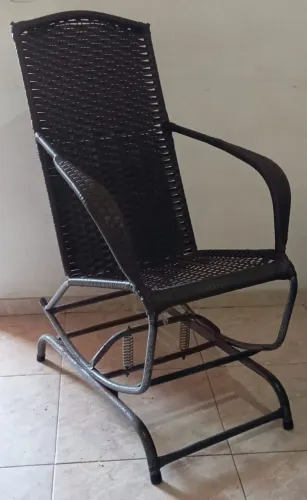 Cadeira de balanço em estado excelente