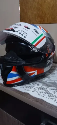 CAPACETE GP TECH UK