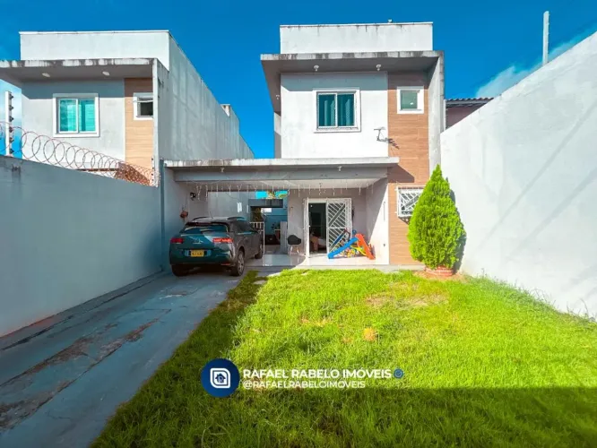 Casa duplex com 03 suítes à venda no bairro São Bento.