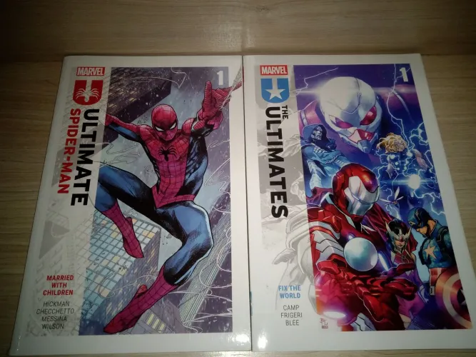 Ultimate Spider-Man volume 1 e The Ultimates volume 1 importados em inglês