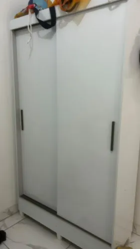 Guarda-Roupa Branco com Portas de Correr