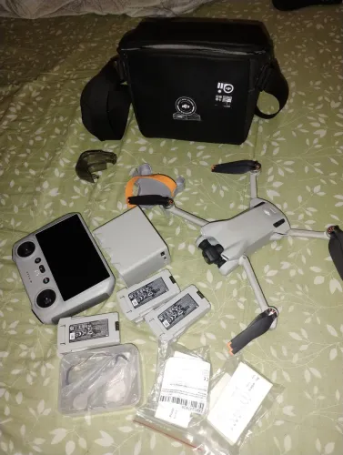 Drone mini3 com kit flymore e controle com tela
