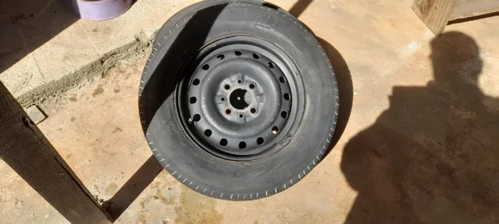 Pneu e roda corsa aro 13