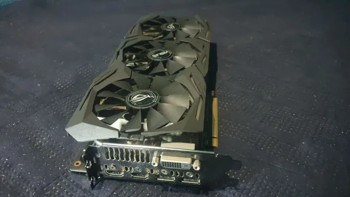 ASUS ROG Strix RX 580 8GB - Excelente estado!
