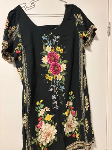 Vestido preto floral - Peahi