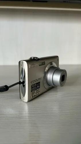 Nikon Coolpix S4000 Prata 12.0 MP - Ecrã Tátil 3.0" em Excelente Estado