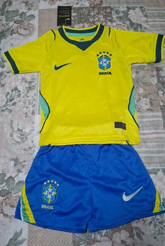 Conjunto do Brasil tamanho 6. Produto de excelente acabamento.