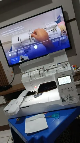 Máquina de Bordar - Brother PE910 - Semi Nova - 3 Meses de uso.