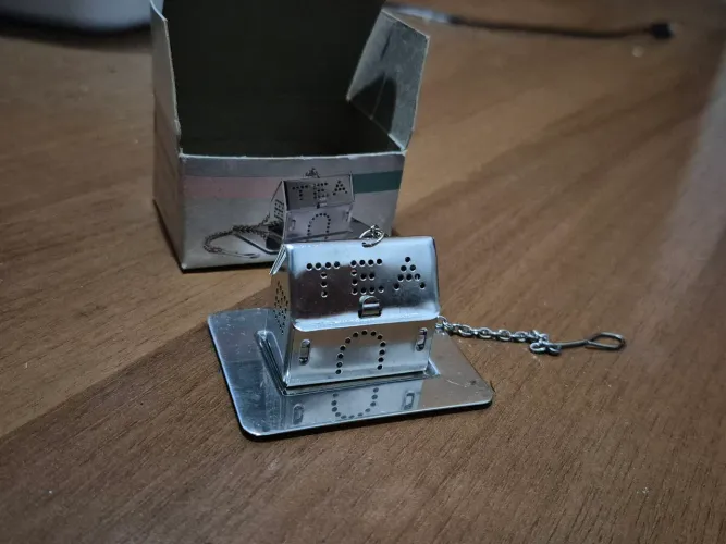 Infusor de Chá Casinha Vintage