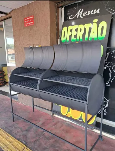 Churrasqueira a bafo dupla. Excelente capacidade