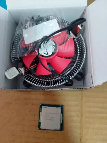 Processador Pentium Gold com cooler