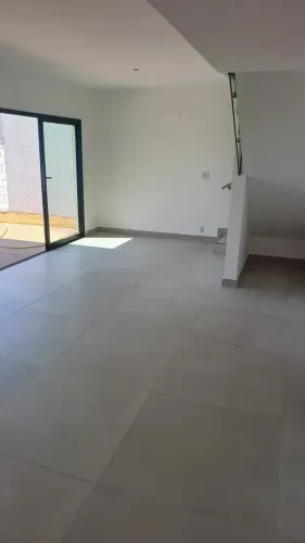 SOBRADO NOVO JARDINS LYON ALTO PADRÃO 3 SUÍTES PLENAS PORCELANATO PISCINA AMPLO QUINTAL OP