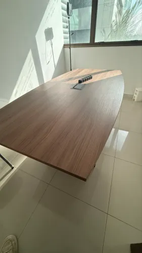 Mesa Reunião Escritório com Tomada