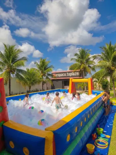 Futebol de sabão com canhão de espuma