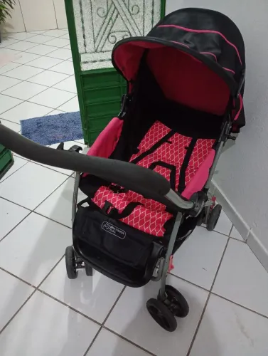 Carrinho de bebê menina e bebê conforto unisex