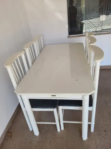 Vendo mesa com 6 cadeiras