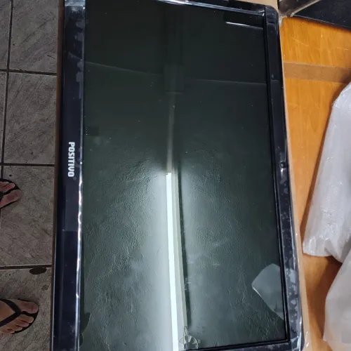Tela display LCD positivo 18.5 nova sem uso apenas 300,00