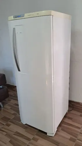 Geladeira Electrolux frost free uma porta em ótimo estado, (Entrego)