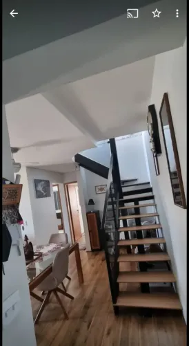 Cobertura Duplex 3 dorms, sendo 1 suíte ampla com Armários e terraço. Sem Mobilia