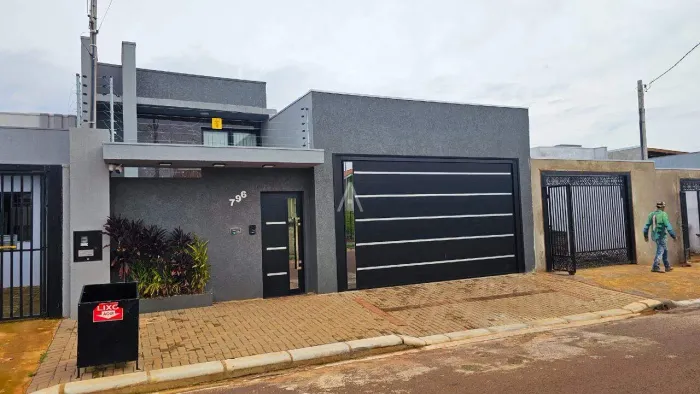 Casa Residencial 3 quartos sendo 1 suíte à venda no Bairro ESMERALDA em CASCAVEL por R$ 1.