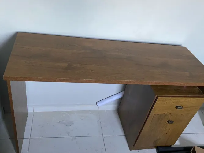 ESCRIVANINHA (POUCO USADA, BEM RESISTENTE)