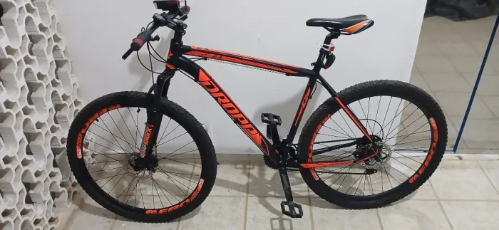 Bicicleta Aro 29 Dropp Z3 21v Freio a Disco + Acessórios (Semi Nova)