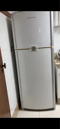 Vendo geladeira e fogão, não entrego.