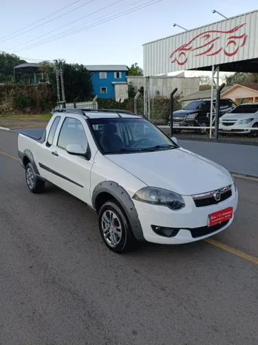 Fiat Strada Trekking 1.6 16V Flex CE 2013