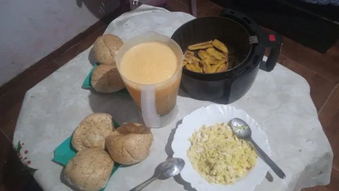 Doméstica pra fazer o básico.