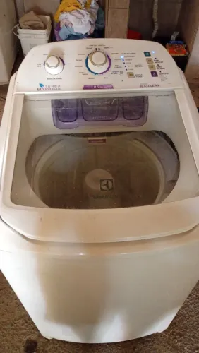 VENDE-SE MÁQUINA DE LAVAR ROUPAS 