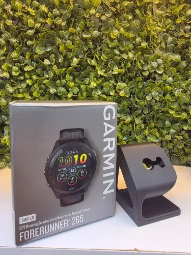 Garmin Forerunner 256 AMOLED + Suporte de Carregamento 3D de Brinde!