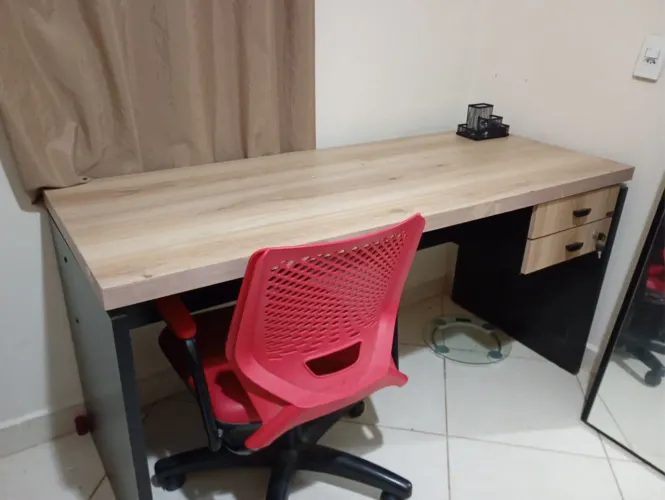Mesa pra escritório, 1,5m