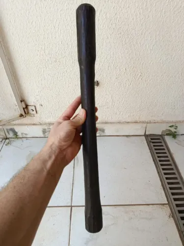 Mão de pilão antiga, em madeira maciça de imbuia