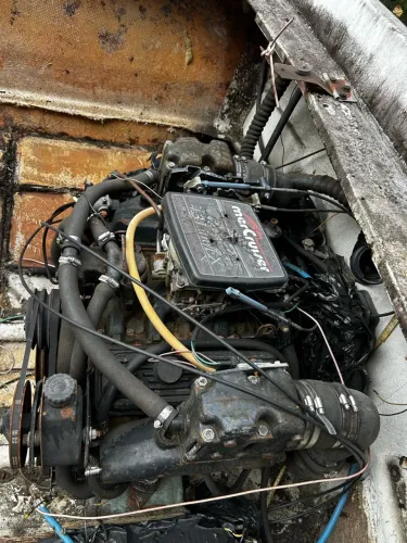 Vendo esse motor 300hp