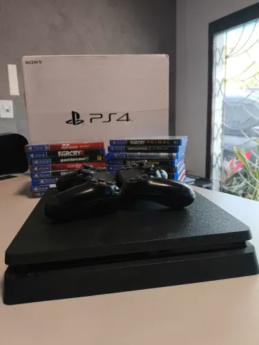 PS4 SLIM + 2 CONTROLES + 16 JOGOS MIDIA FÍSICA