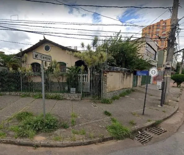 Casa Comercial Bairro Prado.