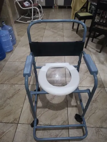Vende se cadeira de banho
