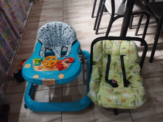 Andador e bebe conforto