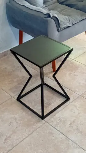 Mesa de Apoio Lateral Estilo Industrial - Moderna e Versátil