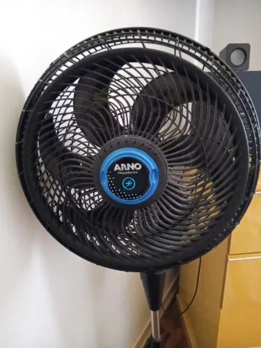 Ventilador Arno Silence Force / Xtreme Force Breeze com Função Repelente (modelo de coluna