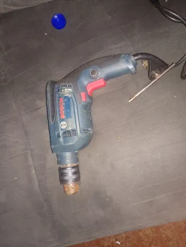Furadeira Bosch 700W