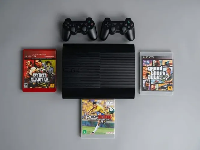 PlayStation 3 Super Slim Desbloqueado + 2 Controles + 11 Jogos