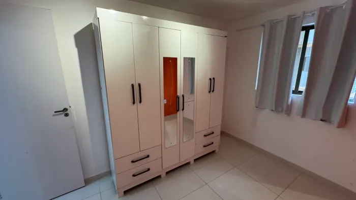 Guarda Roupa em MDF - Branco c/ 6 portas 